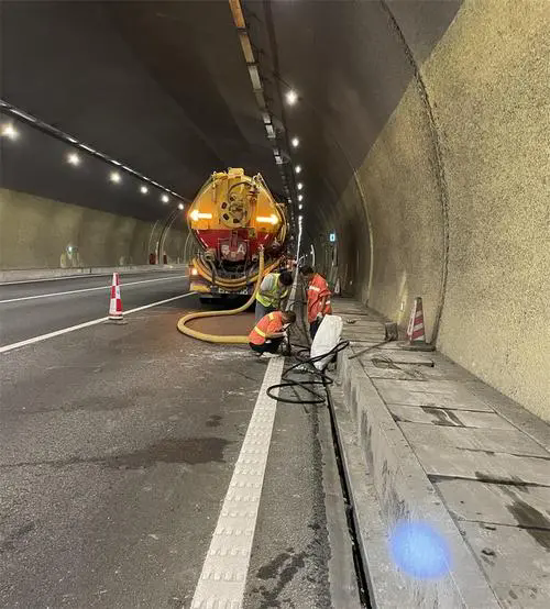 磁县隧道排水渠清淤